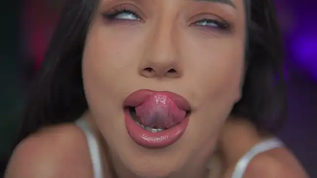 GinaValentinna online show from November 1, 2025, 8:00 pm