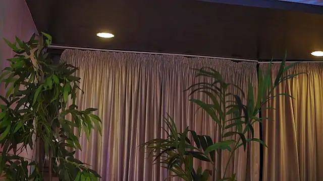 GinaValentinna online show from March 19, 2026, 8:02 pm