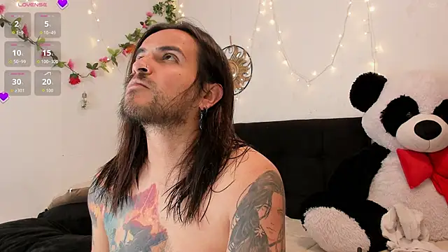 Snapshot of Carlasxdreams chatting on October 6, 2025, 11:35 pm Carlasxdreams online show from October 6, 2025, 11:35 pm