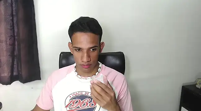 AbrahanBratz online show from December 28, 2024, 5:46 pm