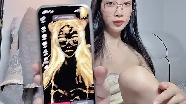 Snapshot of Lili-2 chatting on May 14, 2026, 3:19 pm Lili-2 online show from May 14, 2026, 3:19 pm