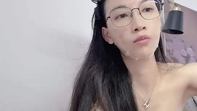 Snapshot of Lili-2 chatting on May 19, 2026, 6:31 am Lili-2 online show from May 19, 2026, 6:31 am