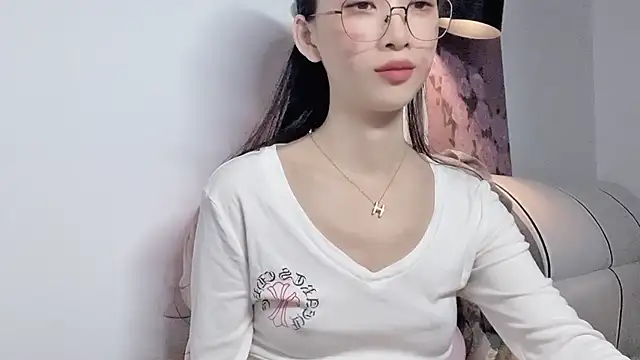 Snapshot of Lili-2 chatting on May 23, 2026, 4:33 pm Lili-2 online show from May 23, 2026, 4:33 pm