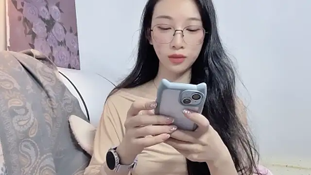 Snapshot of Lili-2 chatting on May 26, 2026, 1:29 pm Lili-2 online show from May 26, 2026, 1:29 pm