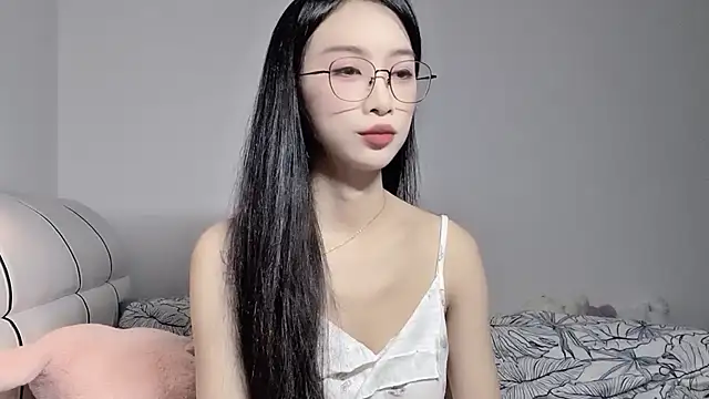 Snapshot of Lili-2 chatting on June 6, 2026, 5:06 pm Lili-2 online show from June 6, 2026, 5:06 pm