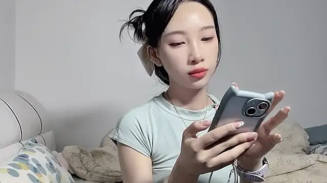 Snapshot of Lili-2 chatting on June 30, 2026, 3:57 pm Lili-2 online show from June 30, 2026, 3:57 pm