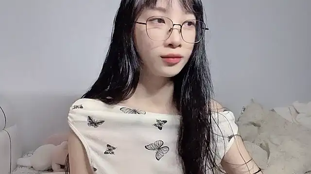 Snapshot of Lili-2 chatting on July 3, 2026, 5:30 pm Lili-2 online show from July 3, 2026, 5:30 pm