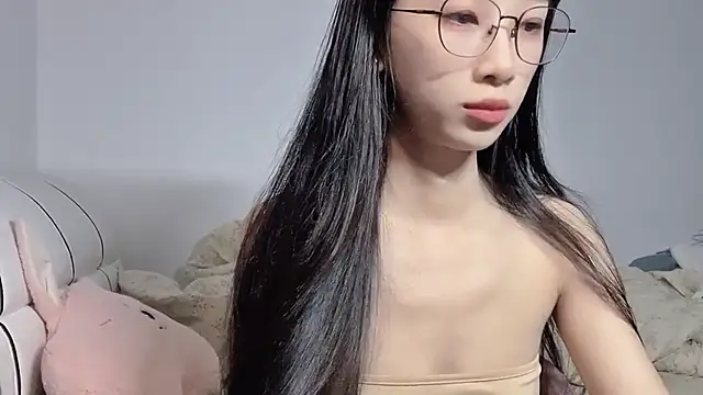 Snapshot of Lili-2 chatting on July 7, 2026, 2:32 pm Lili-2 online show from July 7, 2026, 2:32 pm