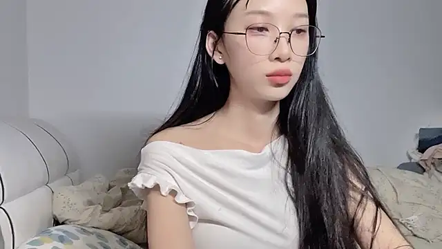Snapshot of Lili-2 chatting on July 8, 2026, 2:21 pm Lili-2 online show from July 8, 2026, 2:21 pm