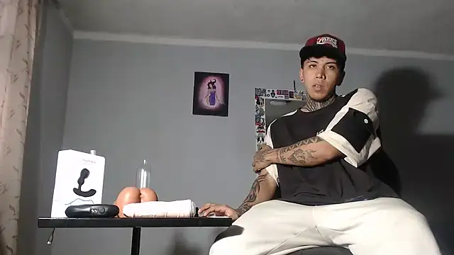 Nickhot0609 online show from January 28, 2025, 10:12 pm