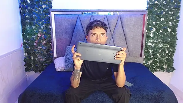 Edward Milleer online show from December 13, 2024, 2:38 pm