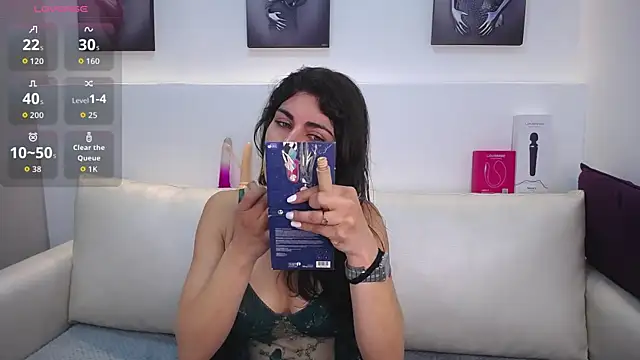 Melodi Roux online show from October 3, 2025, 1:19 pm