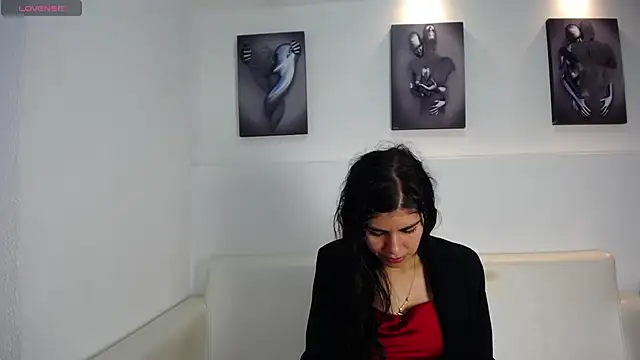 Melodi Roux online show from April 6, 2026, 1:45 pm