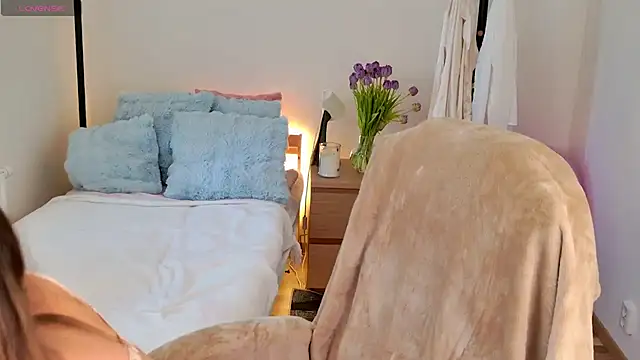 Sophie Enzo online show from March 6, 2025, 11:03 am