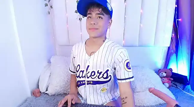 kiing azahell online show from January 17, 2025, 3:45 am