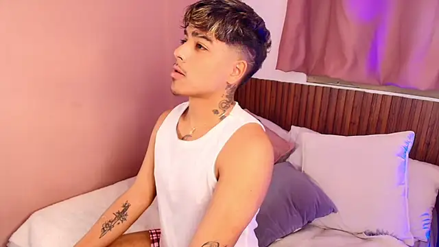 kiing azahell online show from October 18, 2025, 5:21 am