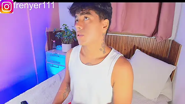 kiing azahell online show from April 18, 2026, 2:37 am