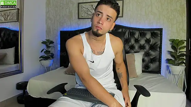 Snapshot of MattDevon chatting on March 5, 2025, 5:18 pm MattDevon online show from March 5, 2025, 5:18 pm