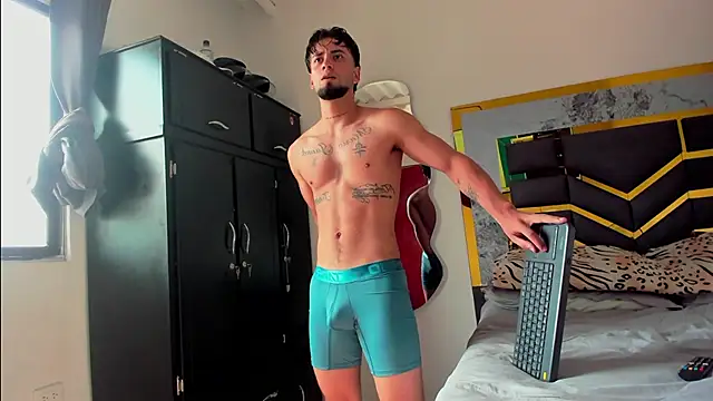 Snapshot of MattDevon chatting on November 11, 2025, 6:41 pm MattDevon online show from November 11, 2025, 6:41 pm