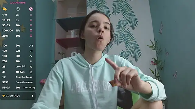 Mia-kalinfa online show from December 6, 2024, 3:55 pm