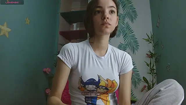 Mia-kalinfa online show from December 17, 2024, 4:32 pm