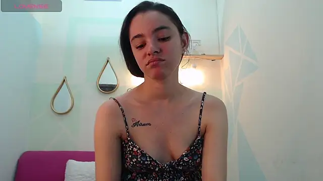 Mia-kalinfa online show from March 5, 2025, 4:24 pm