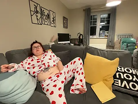 Tallulah-mae-xoxox online show from January 27, 2025, 6:31 pm