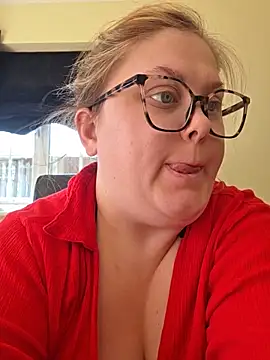 Snapshot of Tallulah-mae-xoxox chatting on May 24, 2026, 1:16 pm Tallulah-mae-xoxox online show from May 24, 2026, 1:16 pm