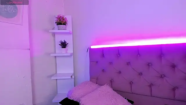 Triipsy online show from February 20, 2025, 11:10 pm