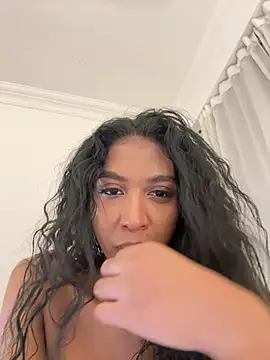 Snapshot of IamCrystal2 chatting on May 15, 2026, 11:01 pm IamCrystal2 online show from May 15, 2026, 11:01 pm