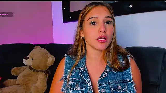 Snapshot of sophijenner chatting on December 3, 2024, 7:10 am sophijenner online show from December 3, 2024, 7:10 am