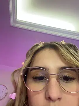 Snapshot of sophijenner chatting on March 17, 2025, 2:12 pm sophijenner online show from March 17, 2025, 2:12 pm