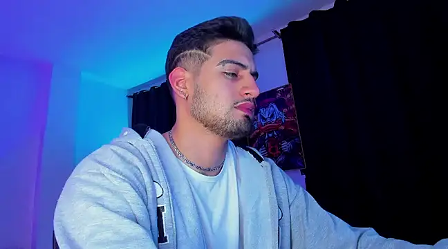 Snapshot of Giomar_Reyes chatting on January 6, 2025, 3:20 am Giomar Reyes online show from January 6, 2025, 3:20 am