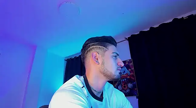 Snapshot of Giomar_Reyes chatting on January 7, 2025, 8:24 am Giomar Reyes online show from January 7, 2025, 8:24 am