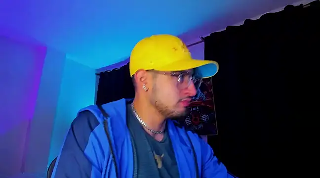 Snapshot of Giomar_Reyes chatting on January 10, 2025, 2:57 am Giomar Reyes online show from January 10, 2025, 2:57 am