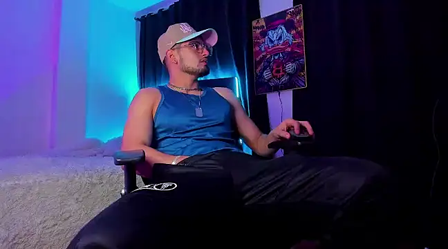 Snapshot of Giomar_Reyes chatting on January 11, 2025, 3:34 am Giomar Reyes online show from January 11, 2025, 3:34 am