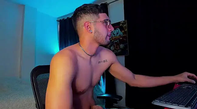 Snapshot of Giomar_Reyes chatting on January 21, 2025, 6:23 pm Giomar Reyes online show from January 21, 2025, 6:23 pm