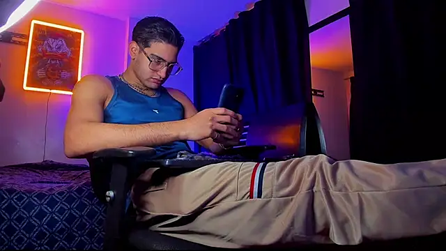 Snapshot of Giomar_Reyes chatting on March 22, 2025, 6:33 am Giomar Reyes online show from March 22, 2025, 6:33 am