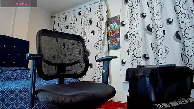 Snapshot of Giomar_Reyes chatting on October 9, 2025, 4:32 am Giomar Reyes online show from October 9, 2025, 4:32 am