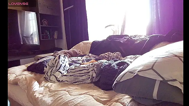 snowpanter online show from February 17, 2025, 7:47 am