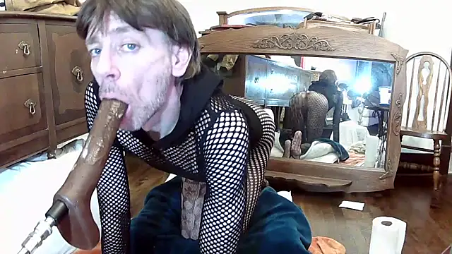 Snapshot of MaxJr8008 chatting on November 3, 2025, 8:48 am MaxJr8008 online show from November 3, 2025, 8:48 am