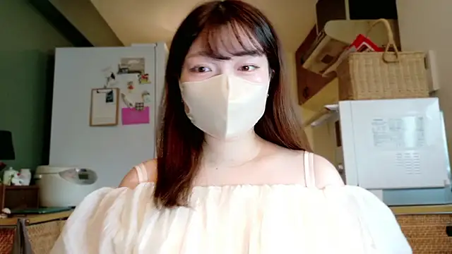 Snapshot of _Yui_ chatting on September 12, 2025, 3:17 am Yui online show from September 12, 2025, 3:17 am