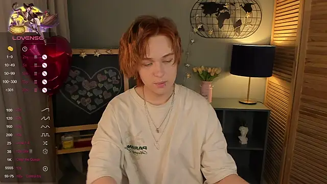 fiamoory online show from March 3, 2025, 7:43 am