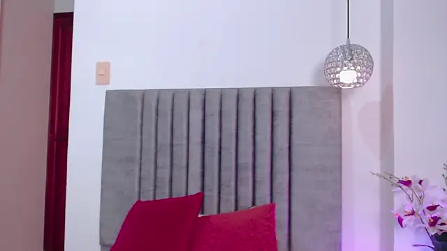 LaraGoldd online show from February 28, 2025, 6:20 pm