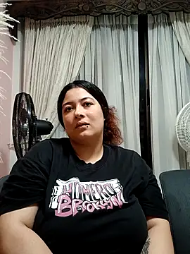 Snapshot of JulietaKane chatting on February 5, 2026, 5:01 am JulietaKane online show from February 5, 2026, 5:01 am