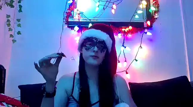 Snapshot of LexiSnowUK chatting on December 8, 2024, 11:19 pm LexiSnowUK online show from December 8, 2024, 11:19 pm