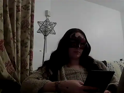 Snapshot of LexiSnowUK chatting on February 3, 2026, 9:42 pm LexiSnowUK online show from February 3, 2026, 9:42 pm