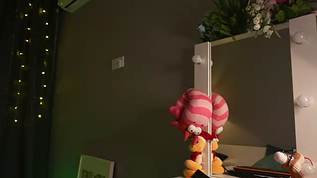 norakisses online show from January 12, 2025, 7:53 pm