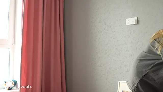 norakisses online show from March 8, 2025, 8:44 am