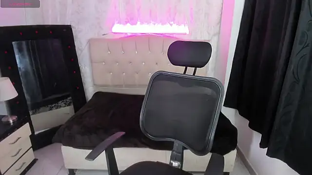 Strella ferrera online show from October 5, 2025, 4:00 am